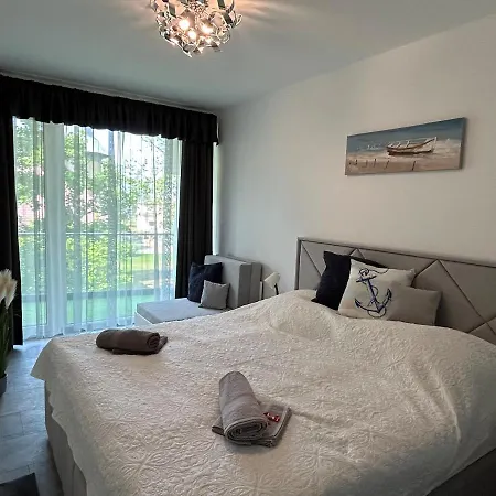 아파트 Bauhaus Silver Wellness Apartman