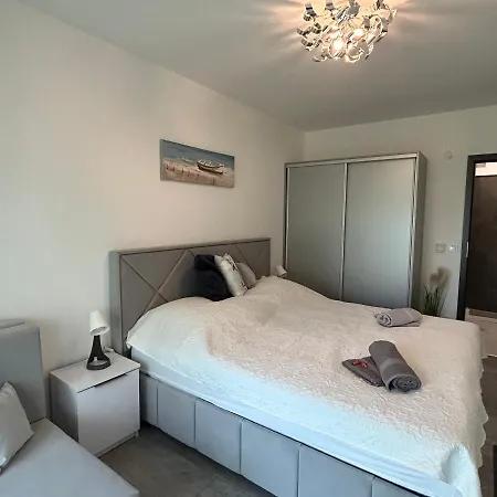 아파트 Bauhaus Silver Wellness Apartman 시오포크