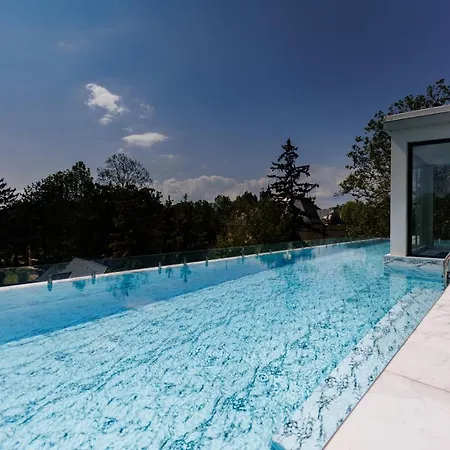 Bauhaus Silver Wellness Apartman