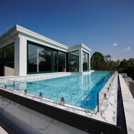 Bauhaus Silver Wellness Apartman * 시오포크
