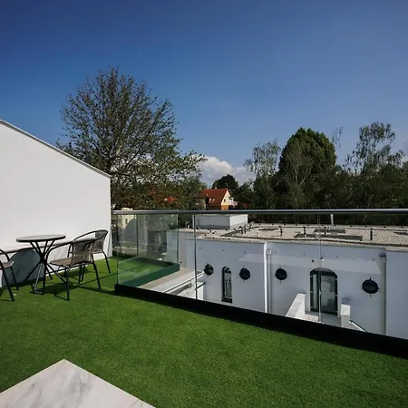 Bauhaus Silver Wellness Apartman 아파트 *
