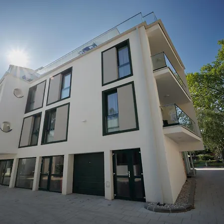 아파트 Bauhaus Silver Wellness Apartman *